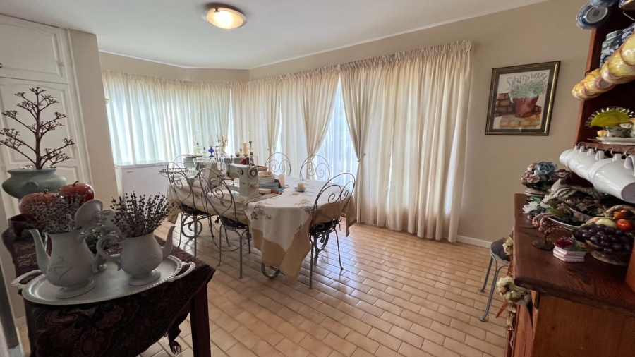 4 Bedroom Property for Sale in Hartenbos Central Western Cape
